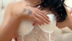 青少年美国交换学生被抓到独自自慰