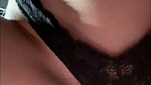 Culona rides dildo hard in steamy homemade photoshoot session.