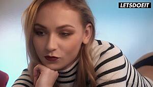 Jenny Wild在外国酒店房间被猛烈猛干