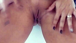 拉丁情侣自拍口交变粗暴玩阴蒂