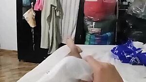 邻居偷偷录我吸他怪物大屌 希望老公别发现