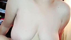 que buena sentadillas cabalgando with naree’s cute petite latina body.