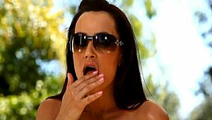 Wanna Watch Lisa Ann Touch Herself in Hot Solo?