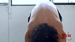 man, watching hot mujeres suckin’ their boxing coach’s dick, damn crazy!