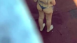 哟，偷窥火辣阿根廷邻居晒太阳！😎