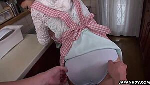 日本Kyoka Makimura 被手指操和吸鸡巴与情人无码