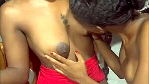 大屁股黑人拉丁美女自制玩假阳具玩具