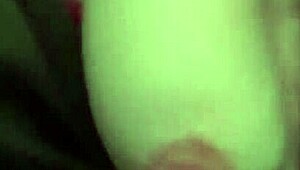 我爱看我性感的继妈妈独自玩她的大湿阴蒂