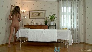 omg ivanna, you're draining that masseur's big dick during this quick rubdown! 🔥