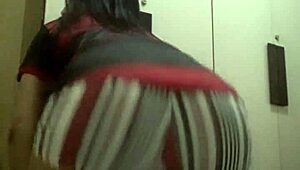 pimentinha dany performs a hot striptease.