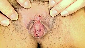 我渴望我饥渴的日本后妈的紧致身体