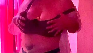 Hot sexy nena with big tits in lingerie gets cumshot