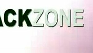 女仆可爱裙子被房东儿子后入狠操撕烂