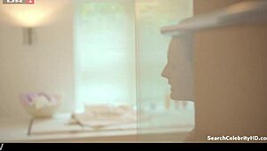 Hey, isn’t that Louise Meritz topless in Ditte Louise S01E01?