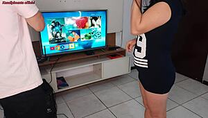 Dona de Casa Seduces Technician While Husband’s Away