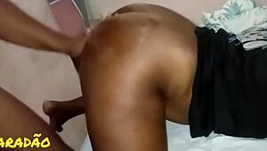 Enchendo o cuzinho de leite com big black cock blowbang e assfucking