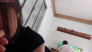 Dona de Casa Seduces Technician While Husband’s Away