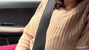 日本18+少女在车里被老家伙口交，首次无码JAV。