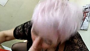 难以置信！Aimee，辣MILF，成为已婚口交女王！