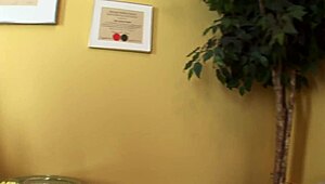 What does Dr. Sexfuck do in the hospital? Quick fucking with moaning babe to orgasm