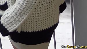 亚洲18+少女偷偷在公共场所揉自己