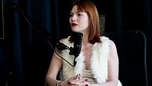 蕾女王，难道避免振动器而取悦偷窥者穿透明红色不是很狂野吗？