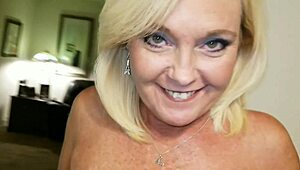 She Loves To Suck Fuck And Pee On Her Cocks