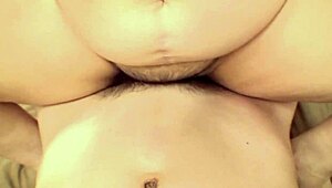 嘿 这个黑发日本继妈知道所有招数！🛁