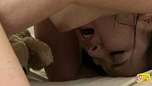 两个黑发闺蜜首次互玩假屌磨逼😏