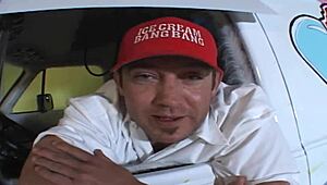 亚历克西斯·洛夫舔冰激凌丝袜猛操