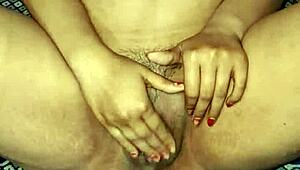 indian wet pussy bhabhi hard dildo fuck