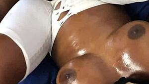 Muscular Babe Screams in Moaning Orgasm During Quickie Sex