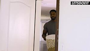 肮脏荡妇Braylin Bailey阴道被BBC拉伸哇！😲