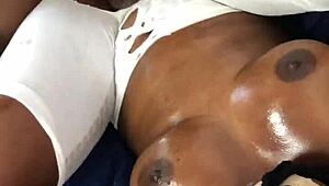 Muscular Babe Screams in Moaning Orgasm During Quickie Sex