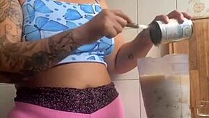 I'm crazy to flash my swollen pussy