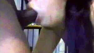 黑人大屌塞满喉咙杂交口爆她呛到吐