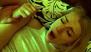 早上硬核性爱与可爱业余女友感觉无与伦比