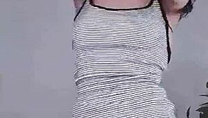 koreana novinha does a solo show, teasing with every slow move