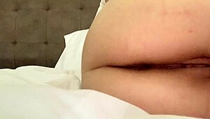 White hot girl addicted to toys reaches intense squirt orgasm