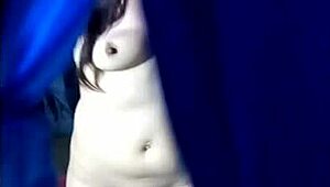 video casero real �mi vecina culona juega con su exquisito co�o y casi me descubre �tuve que aguantar las ganas de partirle la concha de una y venirme en ella joder