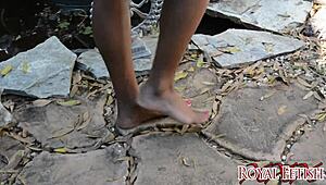 jasmine shows off barefoot feet in garden fetish pov