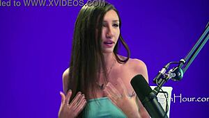 年轻AV女优适应多人轮番猛操