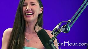 年轻AV女优适应多人轮番猛操