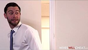 老骚熟女用假奶操年轻员工救工作超馋大鸡巴！