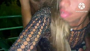 Esposa dando pra dois na passarela da Via Dutra