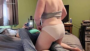 我尿在他身上然后手撸