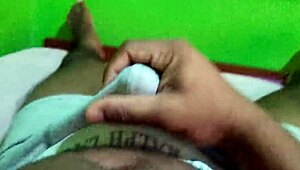 男人独撸黑屌手交自慰秀