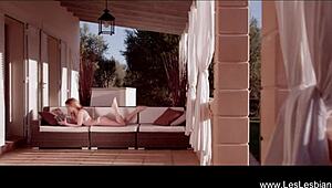 泳池里绝美女同恋人激吻舔弄