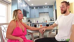 我猛幹了饥渴GILF鄰居Kat Licious！