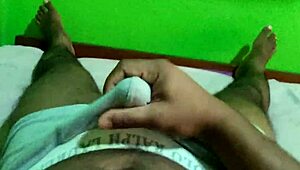 男人独撸黑屌手交自慰秀